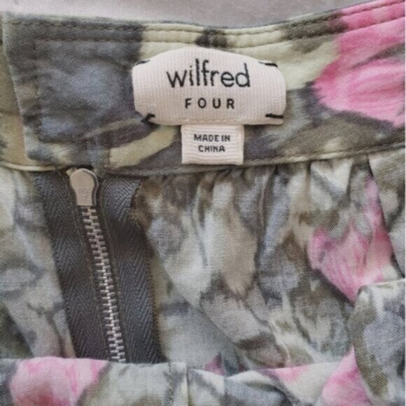 ARITZIA WILFRED- High Waisted Retro Pleated Lounging Shorts [27-28 Waist] - Picture 6 of 15